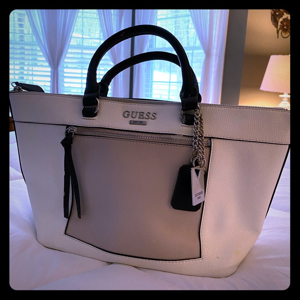 Guess hand bag.